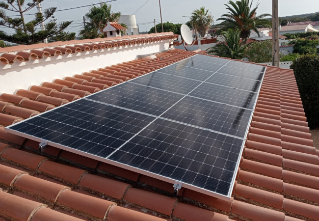 instalacion-de-placas-solares-en-mallorca-en-una-vivienda